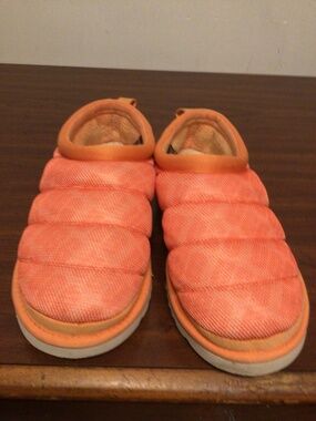 UGG  3M Thinsulate insulmade with 70% recycled material slipper SZ 11